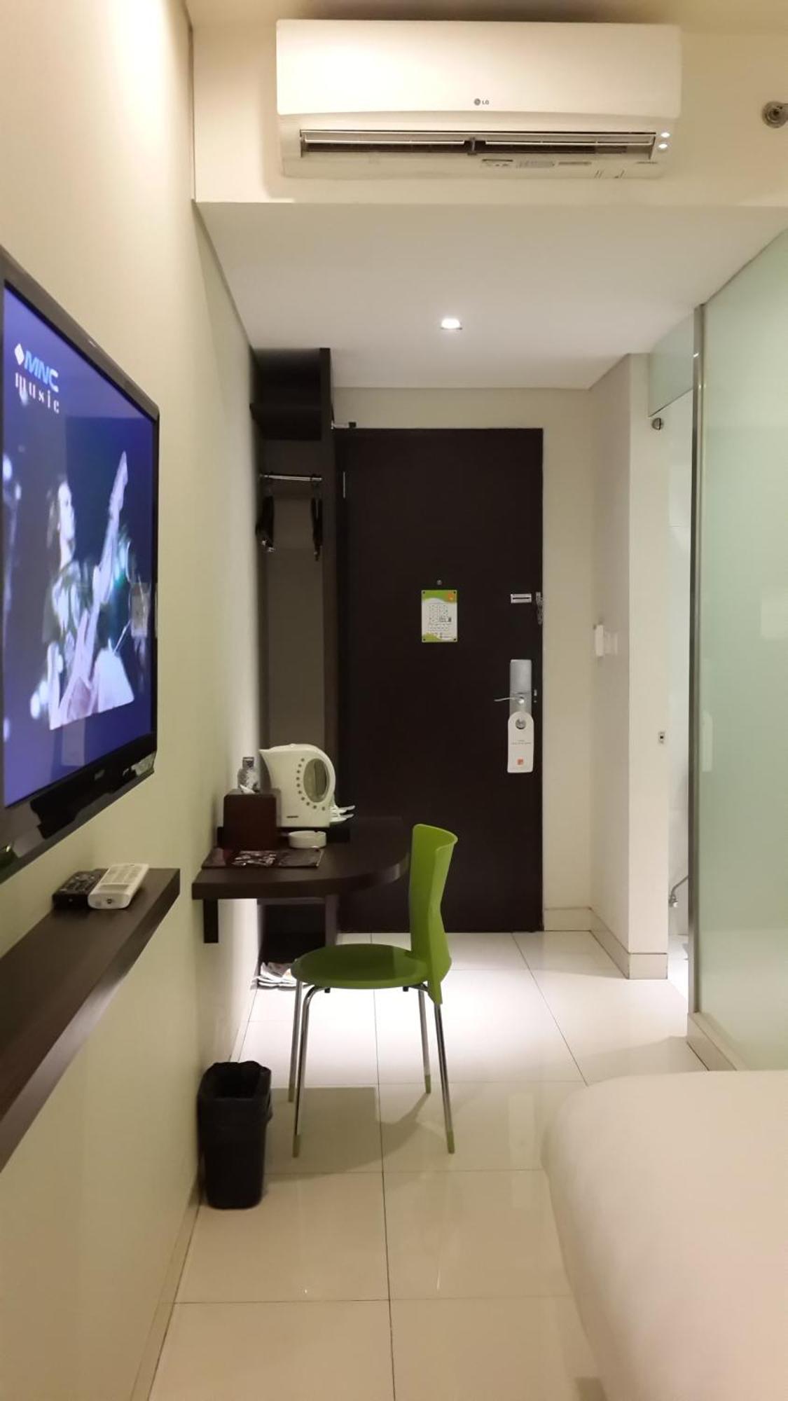 V Hotel Tebet 자카르타 외부 사진