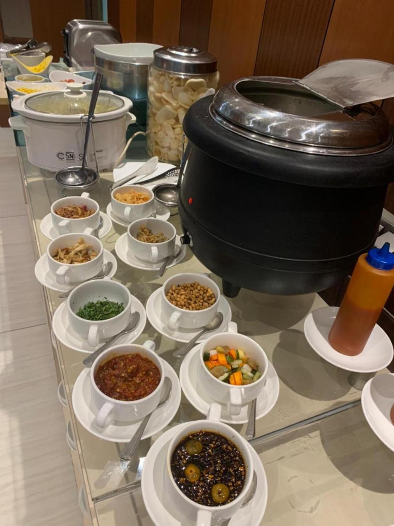 V Hotel Tebet 자카르타 외부 사진