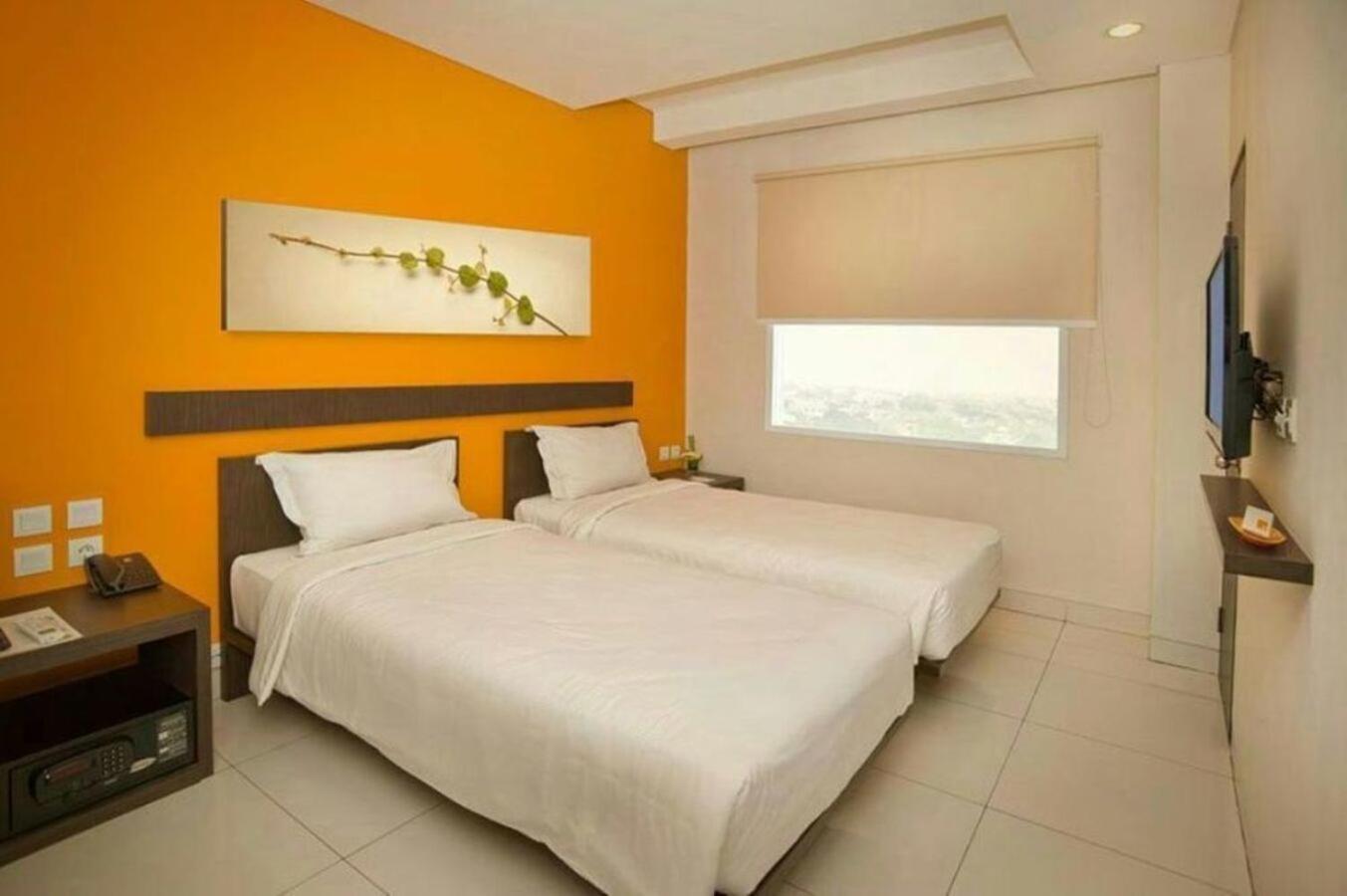 V Hotel Tebet 자카르타 외부 사진