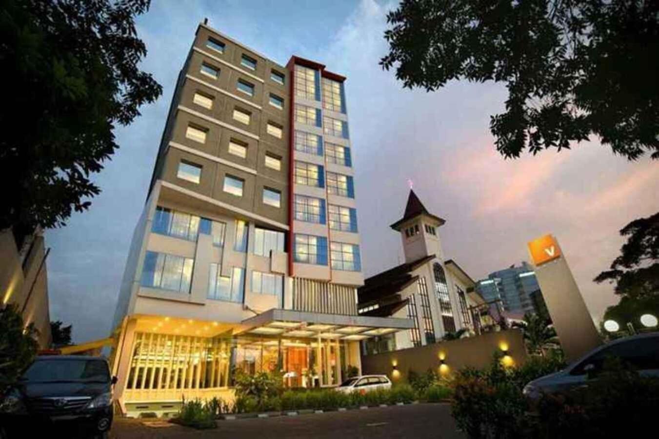 V Hotel Tebet 자카르타 외부 사진