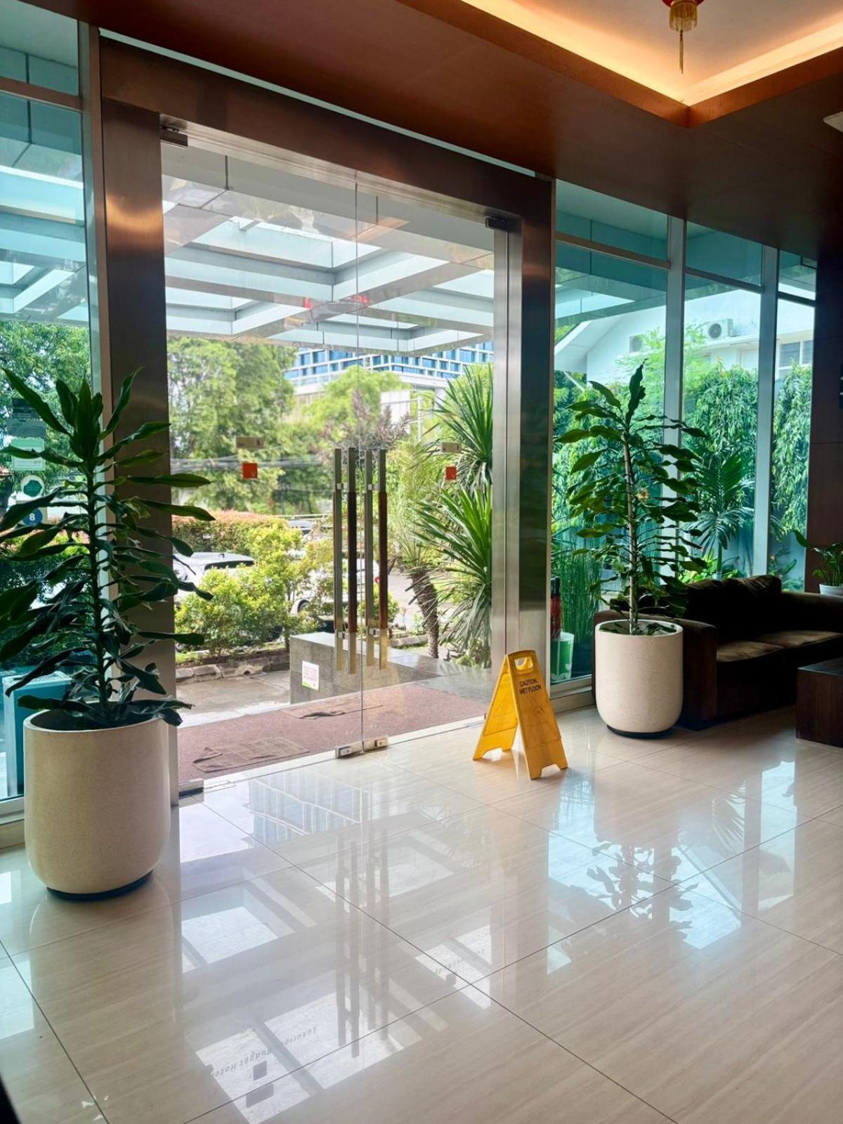V Hotel Tebet 자카르타 외부 사진