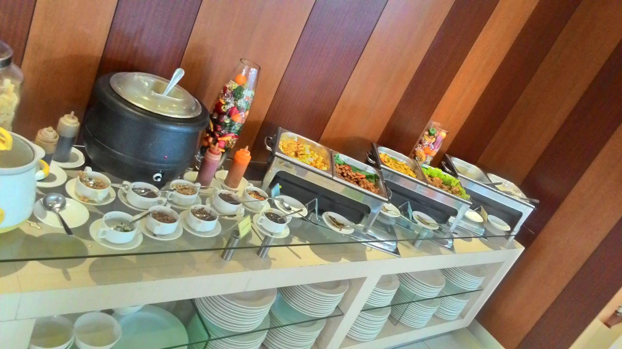 V Hotel Tebet 자카르타 외부 사진