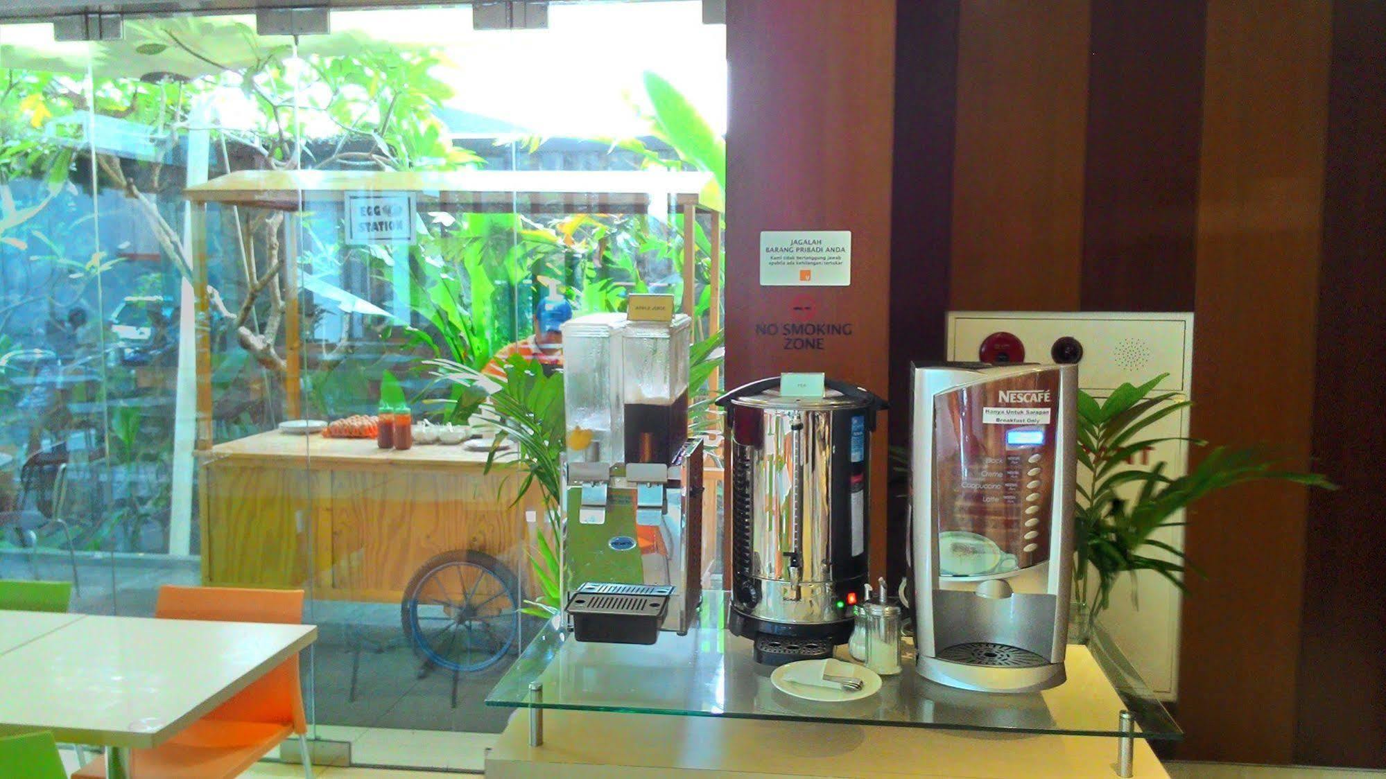 V Hotel Tebet 자카르타 외부 사진